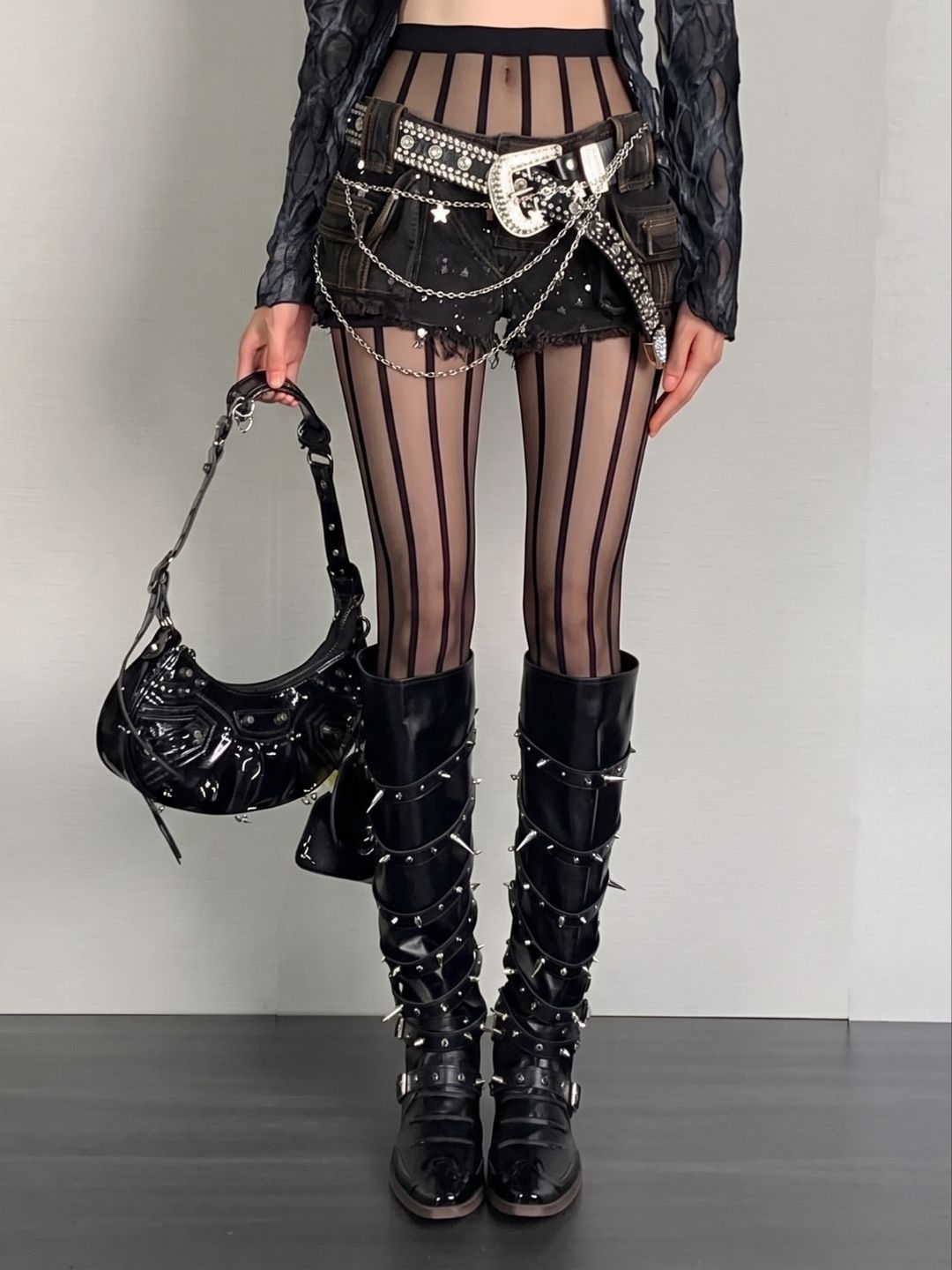Jartiyer Tarzi Dikey Cizgili File Vucut Corabi